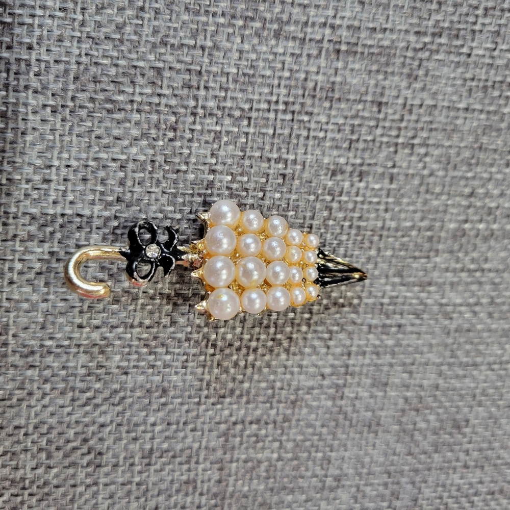 Elegant Pearl and Gold Umbrella Pendant